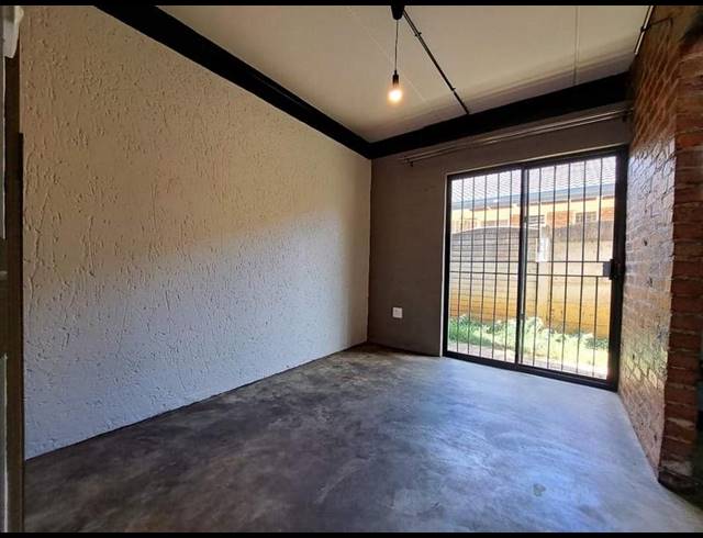 1 BEDROOM PROPERTY TO RENT IN BULT WEST